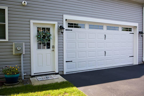 24/7 Emergency Garage Door Panel Replacement experts in Rosedale, CA